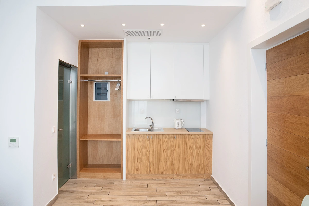 Fully equipped kitchen in garden patio room at Suites Sole, Keramoti Greece
